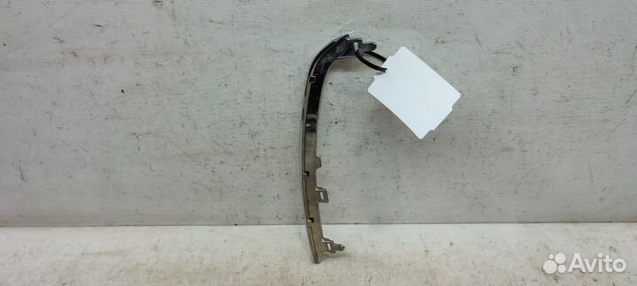 Молдинг решетки радиатора Toyota Land Cruiser