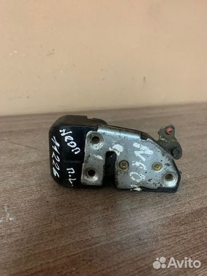 Замок двери передний левый Neon