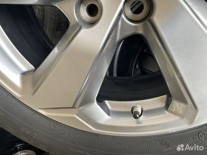 Оригинальные колеса на Toyota RAV 4 R18