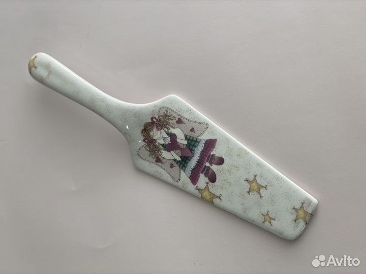 Тортовница с лопаткой