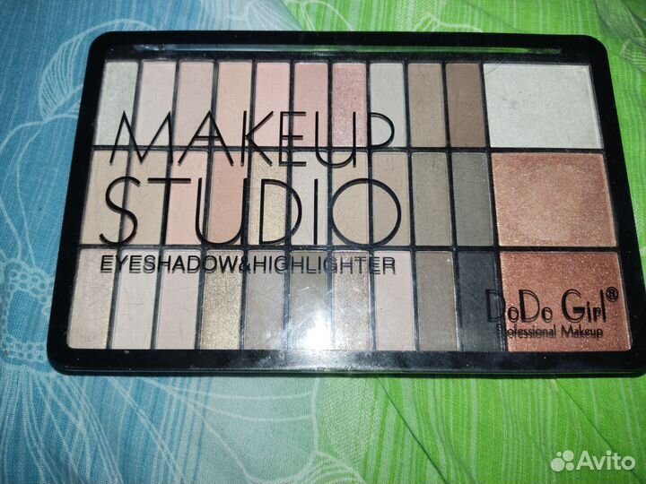 Нюдовая палетка теней б/у