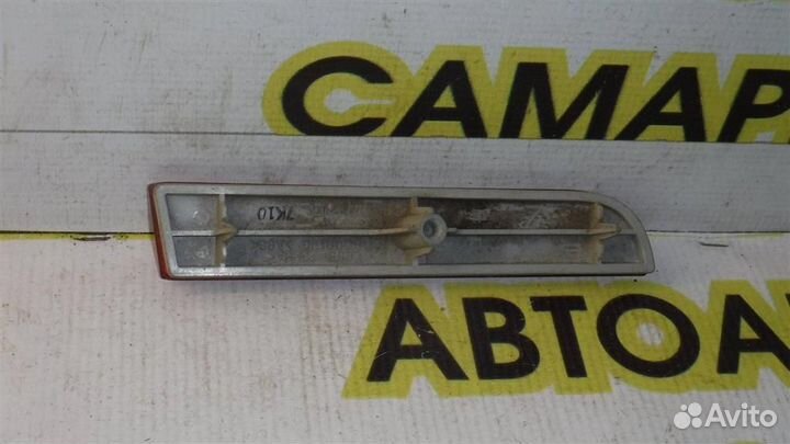 Отражатель в бампер задний правый Mitsubishi Lanc