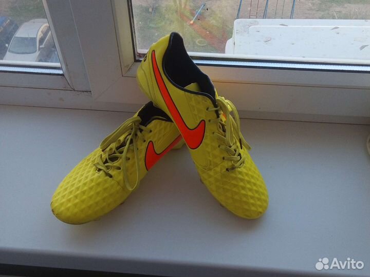 Футбольные бутсы nike