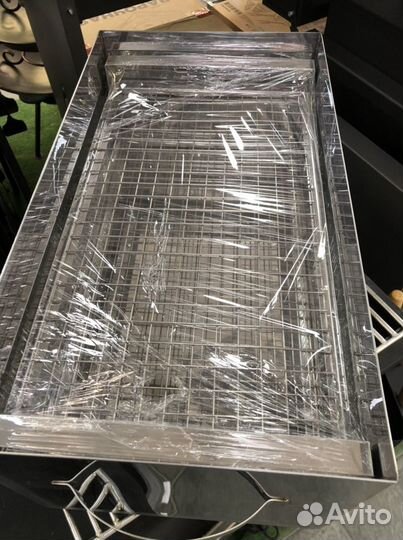 Коптильня из нержавеющей стали на щеколдах