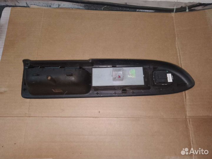 Блок управления стеклоподьемниками Volkswagen Golf