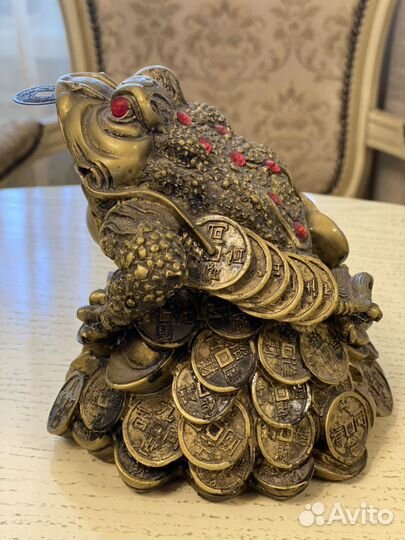 Статуэтки. Трехлапая жаба. Фен шуй