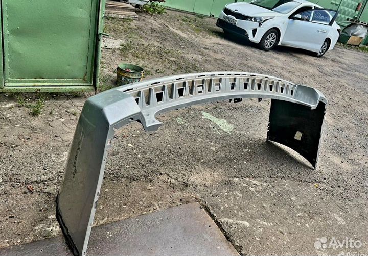 Бампер задний на Chevrolet Tahoe IV