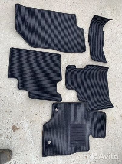 Продам комплект ковриков