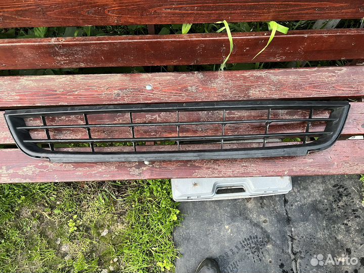 Решетка бампера Volkswagen Jetta 6