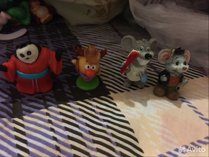 Игрушки, а также фигурки из киндеров