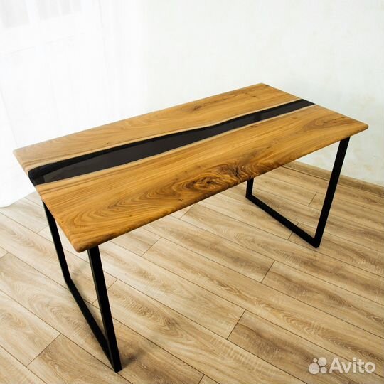 Стол из слэба с черной смолой