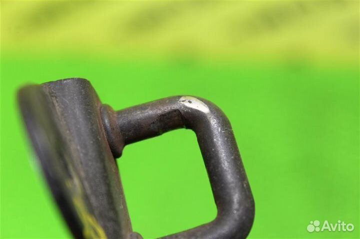 Петля замка багажника задняя Mitsubishi Delica Van