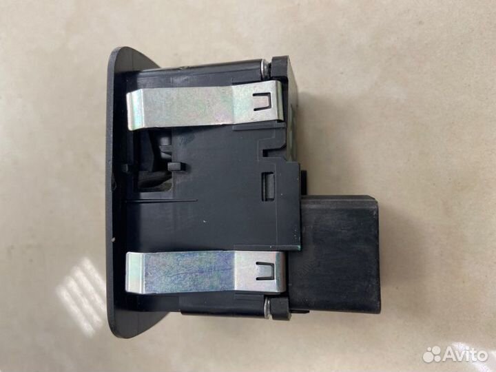 Кнопка стеклоподъемника задняя левая Jeep Cherokee