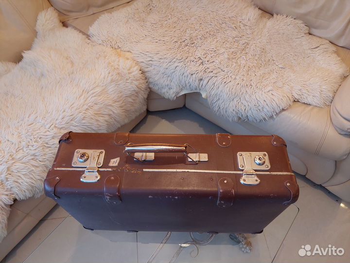 Чемодан ретро