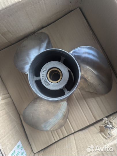 Винт гребной 13 3/4x19-R