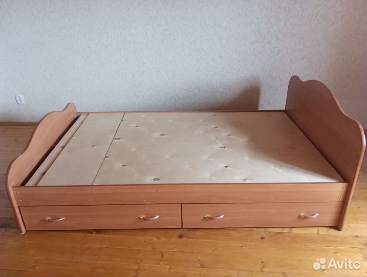 Кровать