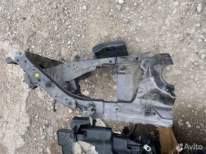 Передняя левая четверть Тойота Камри 70