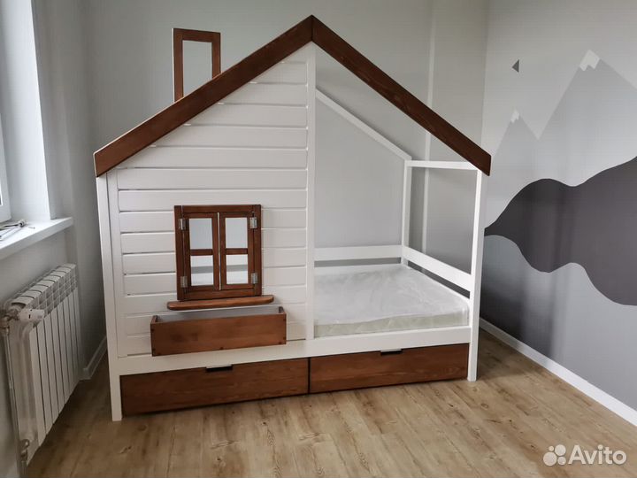 Детская кровать Домик с окном