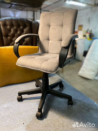 Офисное компьютерное кресло