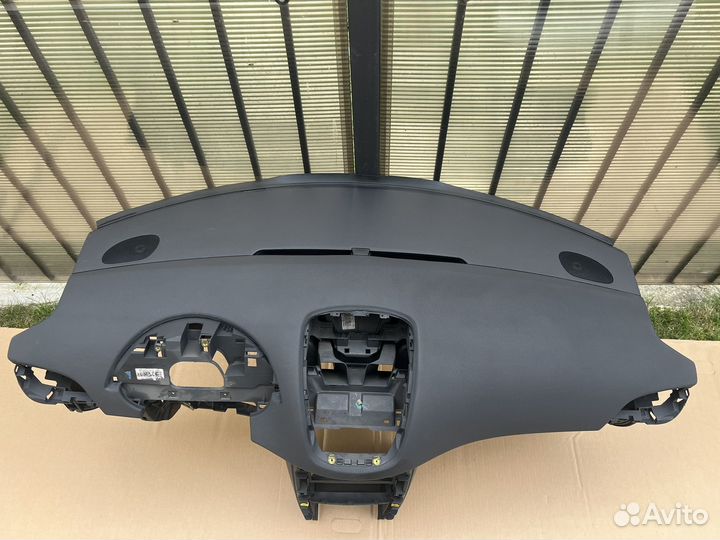 Торпеда Peugeot 207