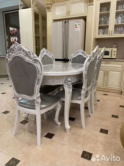 Столы и стулья