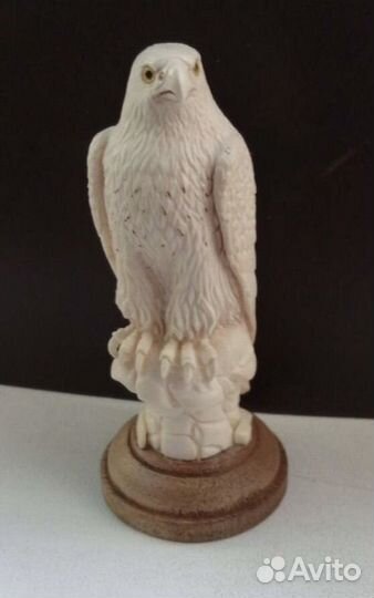 Миниатюра. Сокол. Материал бивень мамонта