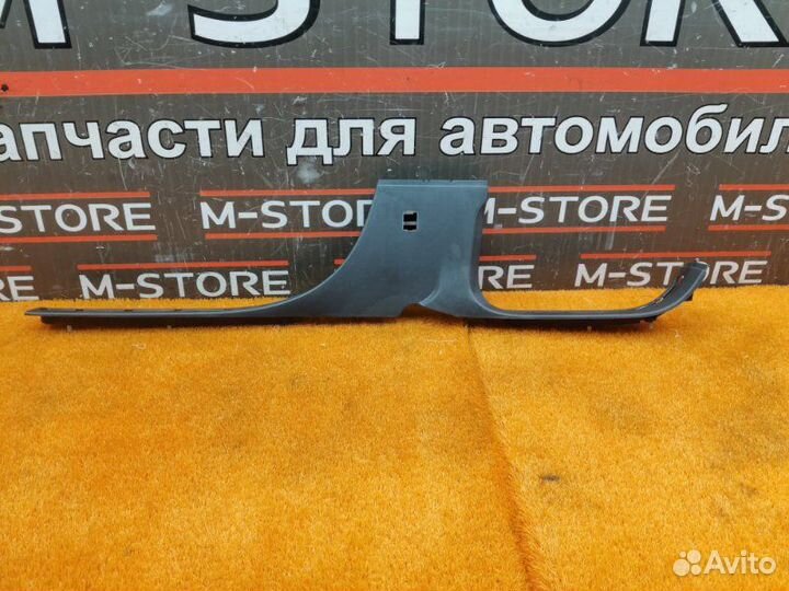 Накладка на порог салона правая Volkswagen Touareg