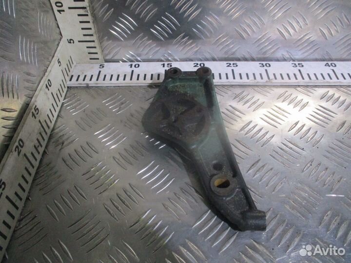 Кронштейн ролика натяжителя Volvo 20497896