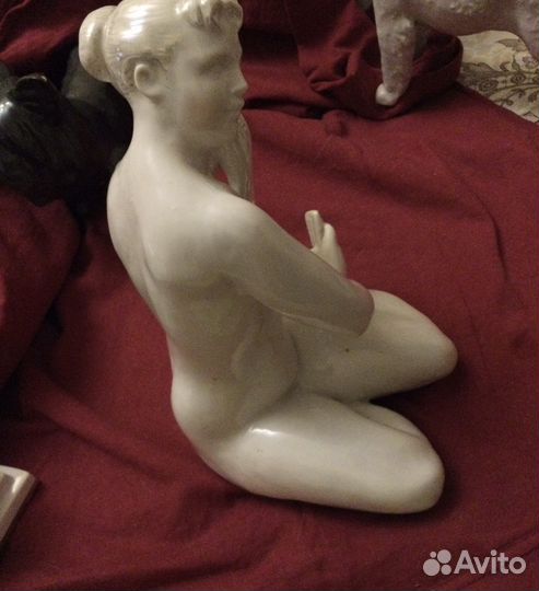 Статуэтка Дулево,Н.Малышева-Утро.Девушка с гребнем