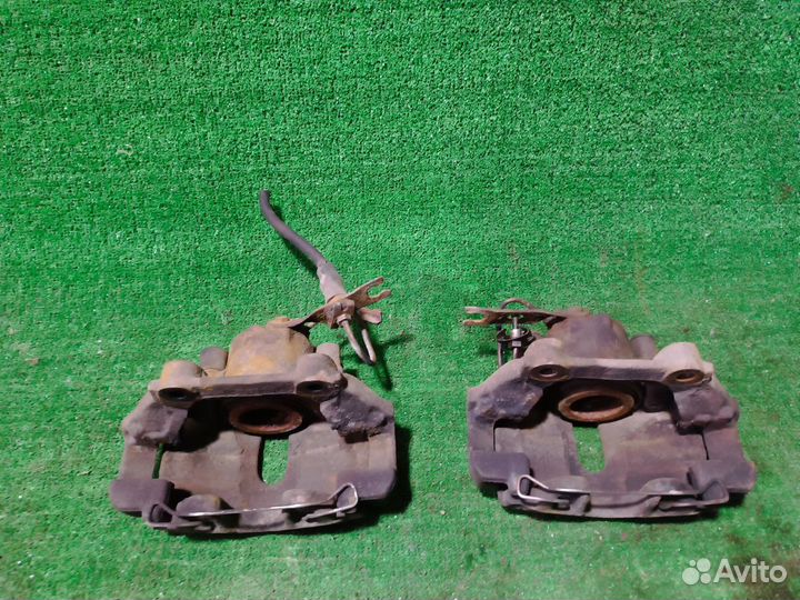 Суппорт тормозной передний Volkswagen Passat