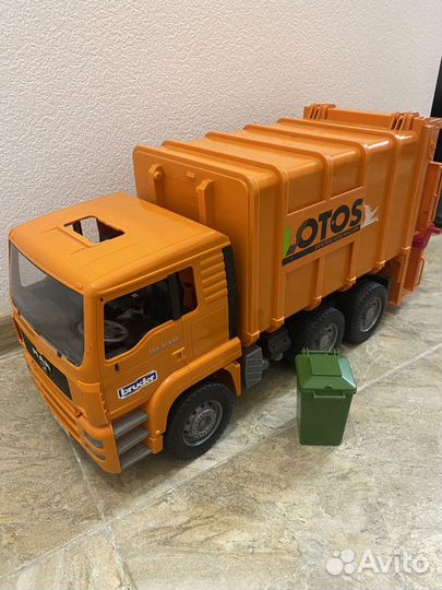 Мусоровоз bruder