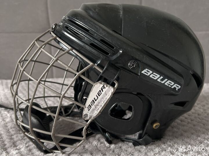 Хоккейный шлем