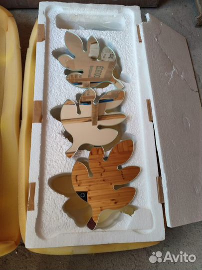 Зеркало в ванную с вешалками нов