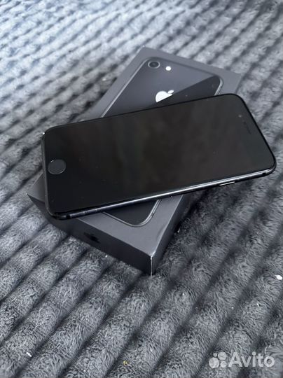 iPhone 8, 64 ГБ
