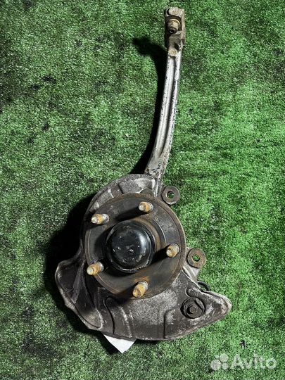 Передний левый поворотный кулак Chrysler 300C 3.0