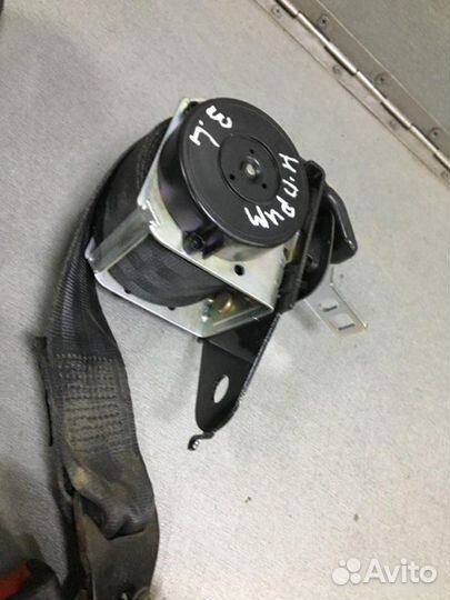 Ремень безопасности задний Nissan Primera P12