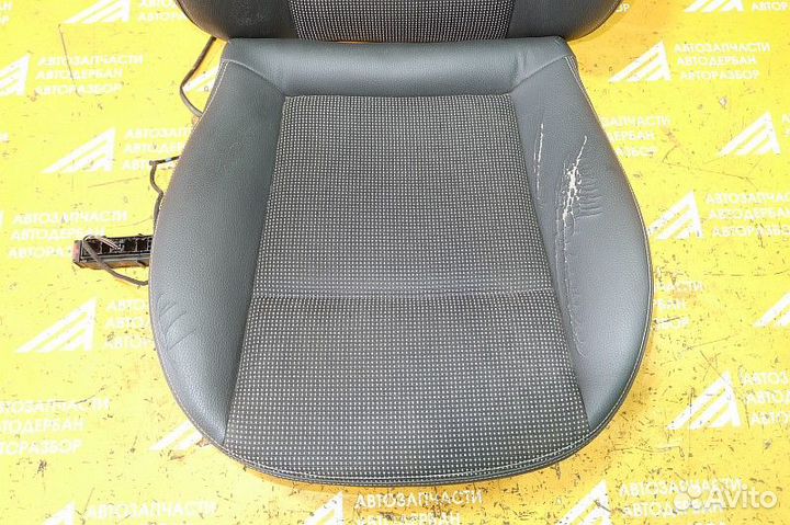 Обшивка сиденья переднего левого Opel Astra H