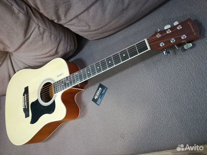 Гитара с чехло