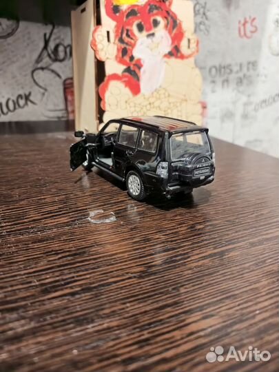 Продам модель автомобиля mitsubishi pajero