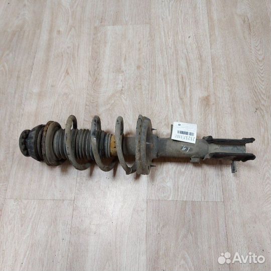 Амортизатор передний правый Kia Rio 3 2011-2017