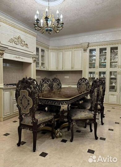 Стол кухонный и стулья