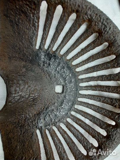 Старинная чугунное сидение