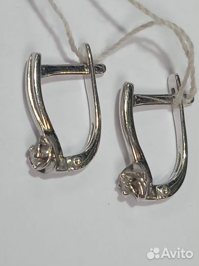 Золотые серьги с бриллиантом (31050)