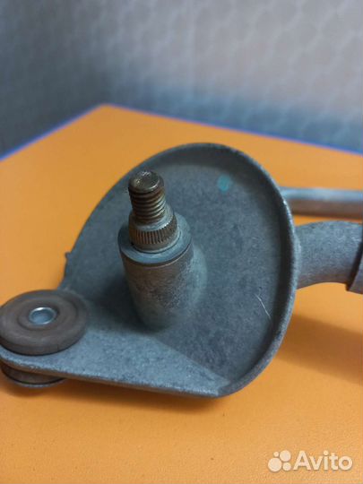 Трапеция дворника Toyota Avensis