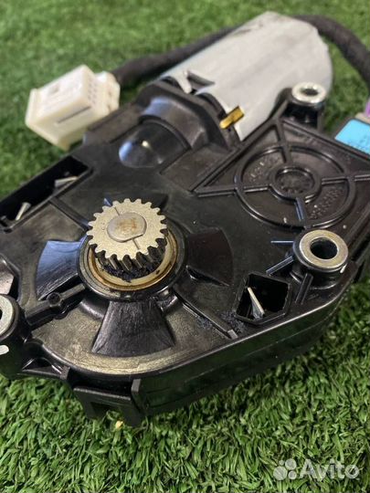 Моторчик сдвижного люка Mercedes-Benz C-Class W204