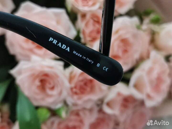 Солнцезащитные очки женские prada