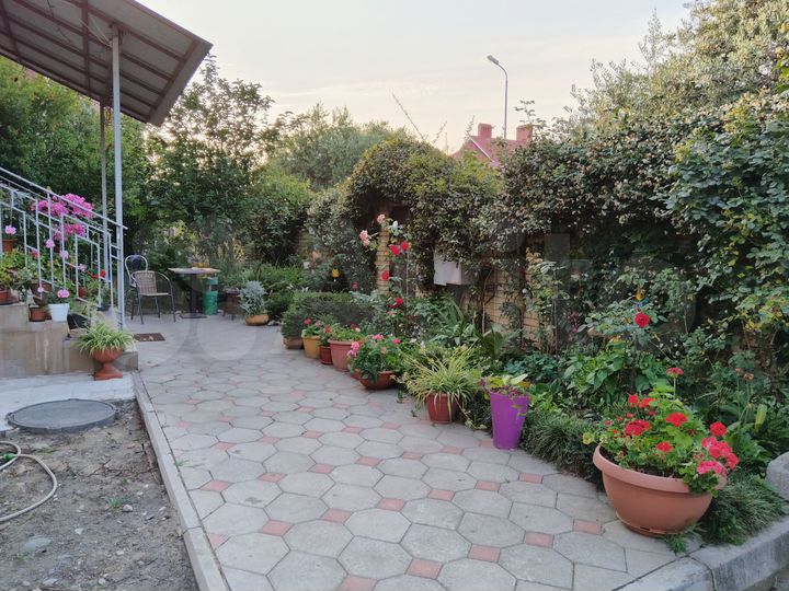 Комната 60 м² в 2-к., 1/2 эт.