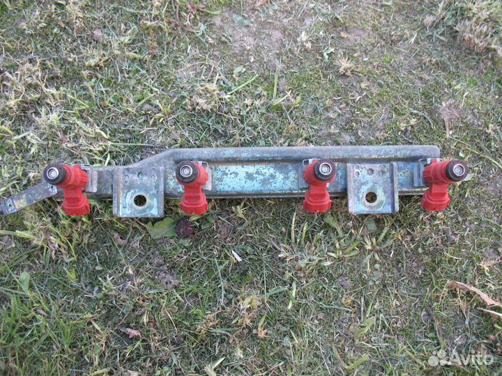 Топливная рампа в сборе Nissan Primera P12