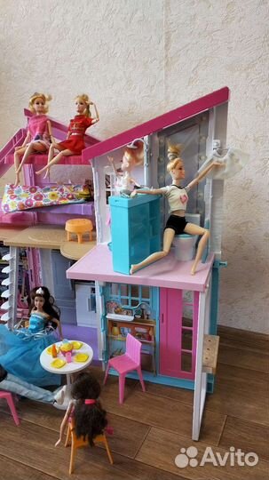 Домик кукольный Barbie Малибу + куклы