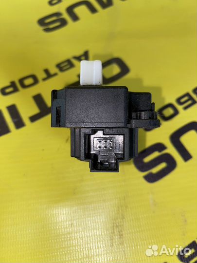 Моторчик заслонки отопителя Opel Astra H